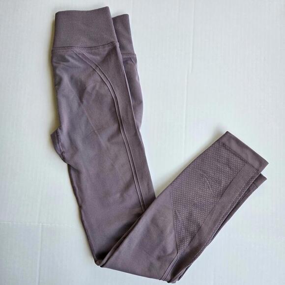 Lululemon Women's High-Waisted Seamless Leggings in Mauve - Picture 9 of 9